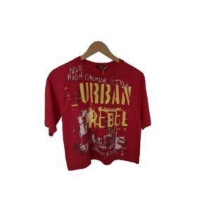 تيشيرت "Urban Rebel" بطبعة عصرية