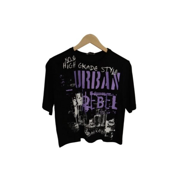 تيشيرت "Urban Rebel" بطبعة عصرية