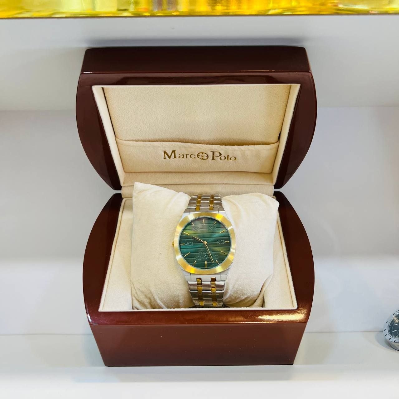 ساعة "ماركو بولو" الفاخرة بميناء الزمرد - الصورة 2