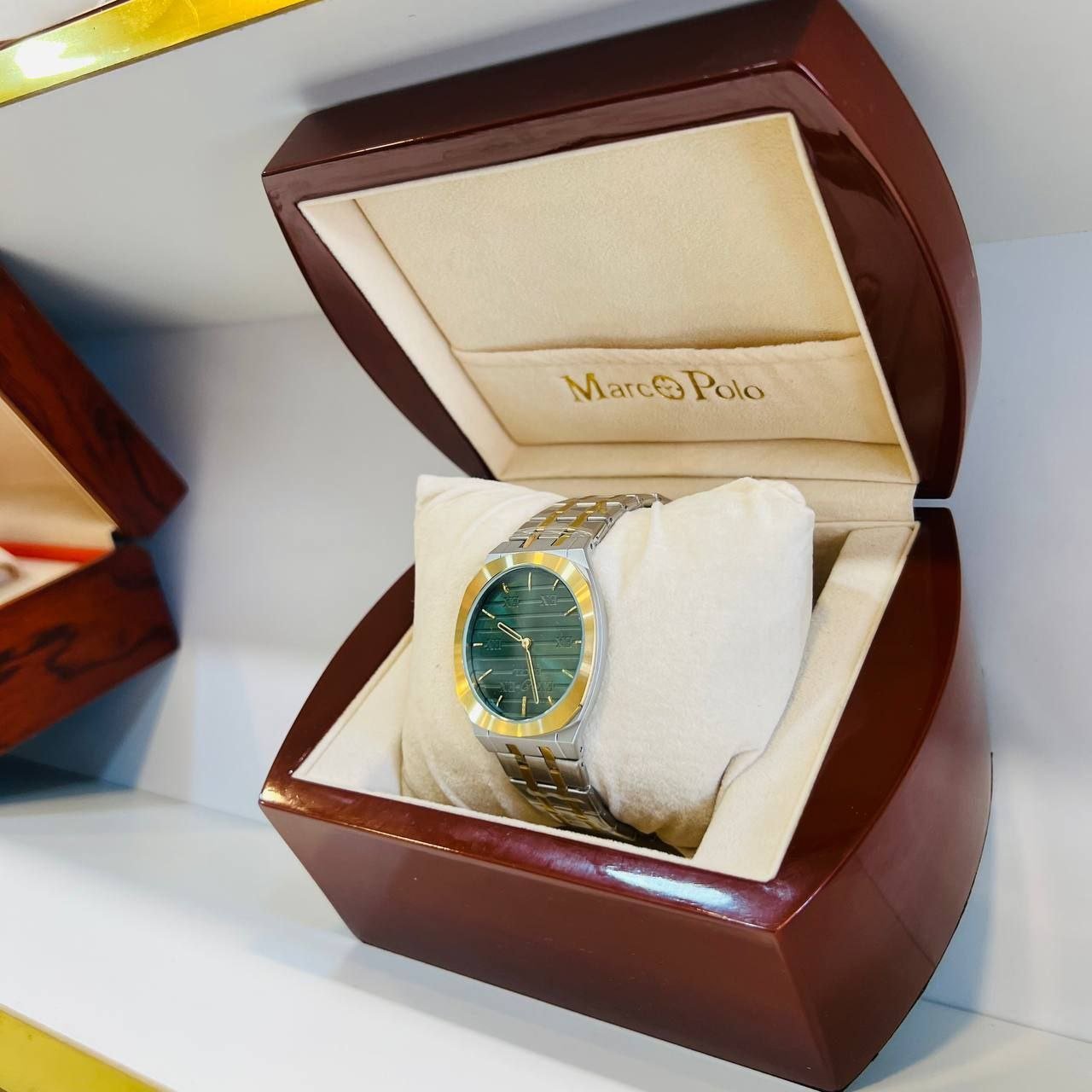 ساعة "ماركو بولو" الفاخرة بميناء الزمرد - الصورة 3