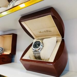 ساعة "فيليب" الكلاسيكية بهيكل من الفولاذ