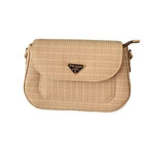 حقيبة "برادا" بتصميم منسوج