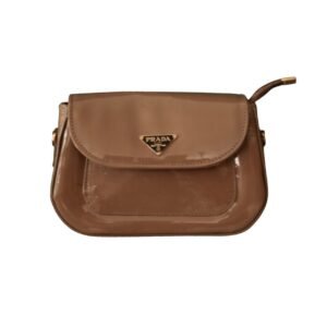 حقيبة "برادا" بتصميم منسوج