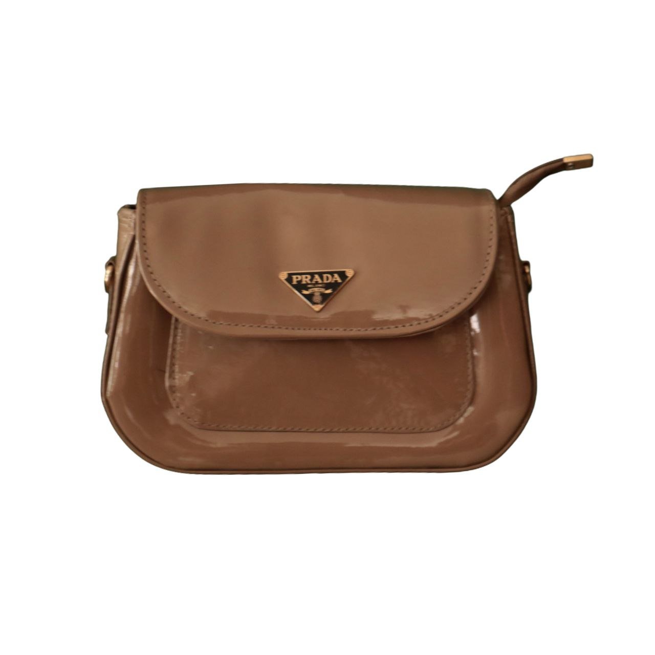 حقيبة "برادا" بتصميم منسوج