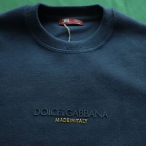 سويت شيرت أسود كلاسيكي بشعار منسوج (Tonal)