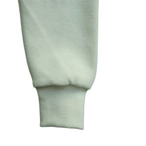 سويت شيرت أسود كلاسيكي بشعار منسوج (Tonal)